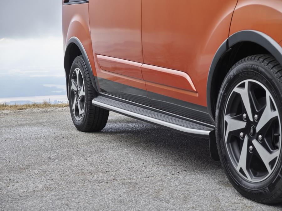 Детали экстерьера Ford Tourneo Custom Active 2020 года  (EU) (фото 2 из 10)